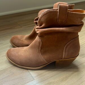 Dingo Boots, Suede, Camel, 10M, worn once!